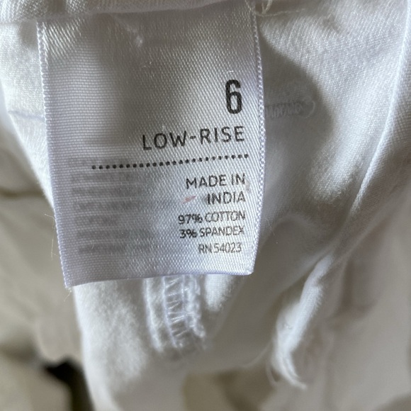 Old Navy White Bermuda Shorts Crisp Cotton Summer Style - Picture 5 of 7